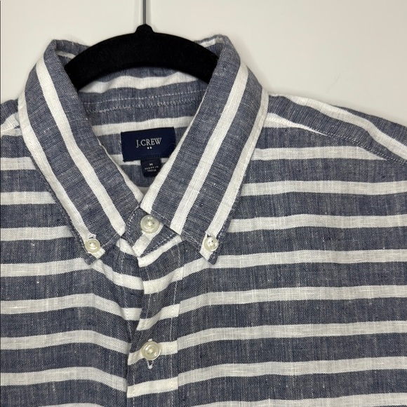 J.Crew M SIZE Men's Striped grey and White Shirt
💯% Linen - Picture 6 of 9